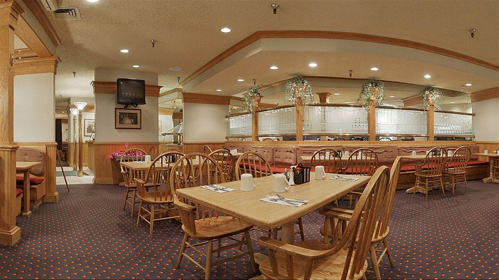 Delta Hotels By Marriott Helena Colonial Restoran fotoğraf